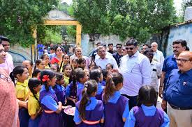 download (2) शिक्षा मंत्री गजेन्द्र यादव ने दुर्ग के प्राथमिक विद्यालय का किया निरीक्षण