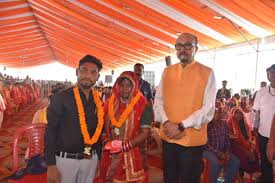 download (2) सामूहिक विवाह कार्यक्रम में शामिल हुए राज्यपाल...नवविवाहित जोड़ों को प्रदान किया आशीर्वाद