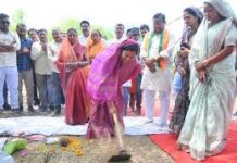 मंत्री लक्ष्मी राजवाड़े ने 13.22 करोड़ रूपये के विकास कार्यों का किया शुभारंभ मंत्री लक्ष्मी राजवाड़े ने 13.22 करोड़ रूपये के विकास कार्यों का किया शुभारंभ