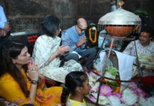 भोरमदेव पहुंचे राज्यपाल रमेन डेका, पूजा-अर्चना कर प्रदेशवासियों की सुख-समृद्धि की कामना की भोरमदेव पहुंचे राज्यपाल रमेन डेका, पूजा-अर्चना कर प्रदेशवासियों की सुख-समृद्धि की कामना की