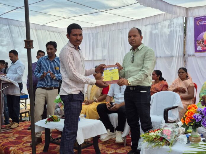 2 सुशासन तिहार 2026: सिमड़ा शिविर में 5 हितग्राहियों को मिला जॉब कार्ड