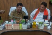 खेत की मेड़ बनी कमाई का जरिया : सतावर की खेती से बढ़ेगी किसानों की आय खेत की मेड़ बनी कमाई का जरिया : सतावर की खेती से बढ़ेगी किसानों की आय