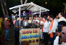 कवर्धा को मिली नई सौगात-उप मुख्यमंत्री विजय शर्मा ने किया “मित्र मिलन चौपाटी” का भव्य लोकार्पण कवर्धा को मिली नई सौगात-उप मुख्यमंत्री विजय शर्मा ने किया “मित्र मिलन चौपाटी” का भव्य लोकार्पण