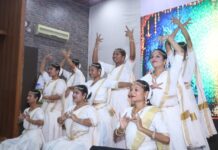 इनक्रेडिबल इंडिया’ की थीम पर थिरके विद्यार्थी -गीताक्षरा साहू बनीं ‘स्टूडेंट ऑफ द ईयर’