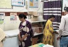 रायगढ़ : 5 संस्थानों में जांच, वैक्सीन भंडारण और कोल्ड चेन व्यवस्थाओं का किया गया निरीक्षण रायगढ़ : 5 संस्थानों में जांच, वैक्सीन भंडारण और कोल्ड चेन व्यवस्थाओं का किया गया निरीक्षण