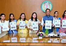 मुख्यमंत्री विष्णु देव साय ने ‘अविस्मरणीय यात्रा’ पुस्तक का किया विमोचन मुख्यमंत्री विष्णु देव साय ने ‘अविस्मरणीय यात्रा’ पुस्तक का किया विमोचन