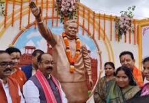 उप मुख्यमंत्री अरुण साव ने अटलजी की मूर्ति का किया अनावरण उप मुख्यमंत्री अरुण साव ने अटलजी की मूर्ति का किया अनावरण