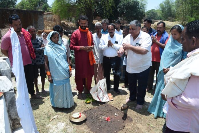 मंत्री राजेश अग्रवाल ने किया शिव मंदिर जीर्णोद्धार और संत कबीर मंदिर निर्माण का भूमिपूजन