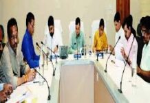 प्रगतिरत विकास कार्यो को समय पर पूर्ण करें, अप्रारंभ कार्यो को शीघ्र प्रारंभ करायें: उद्योग मंत्री प्रगतिरत विकास कार्यो को समय पर पूर्ण करें, अप्रारंभ कार्यो को शीघ्र प्रारंभ करायें: उद्योग मंत्री