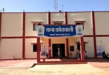 बालोद सब्जी मंडी में दिनदहाड़े लूट, चाकू की नोक पर व्यापारी से 25 हजार रुपये लूटकर फरार बालोद सब्जी मंडी में दिनदहाड़े लूट, चाकू की नोक पर व्यापारी से 25 हजार रुपये लूटकर फरार