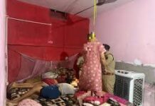 दुर्ग में सामूहिक आत्महत्या ! एक ही परिवार के चार लोगों की संदिग्ध मौत दुर्ग में सामूहिक आत्महत्या ! एक ही परिवार के चार लोगों की संदिग्ध मौत