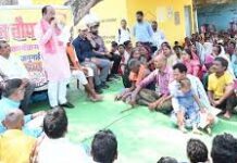 उप मुख्यमंत्री अरुण साव ने एटीआर क्षेत्र के गांवों में लगाई जनचौपाल उप मुख्यमंत्री अरुण साव ने एटीआर क्षेत्र के गांवों में लगाई जनचौपाल