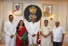 राज्यपाल डेका से क्षेत्र के जनप्रतिनिधियों ने की भेंट राज्यपाल डेका से क्षेत्र के जनप्रतिनिधियों ने की भेंट