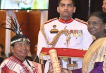 वित्त मंत्री ओपी चौधरी ने पद्मसम्मान प्राप्त डॉ. बुधरी ताती को दी बधाई वित्त मंत्री ओपी चौधरी ने पद्मसम्मान प्राप्त डॉ. बुधरी ताती को दी बधाई