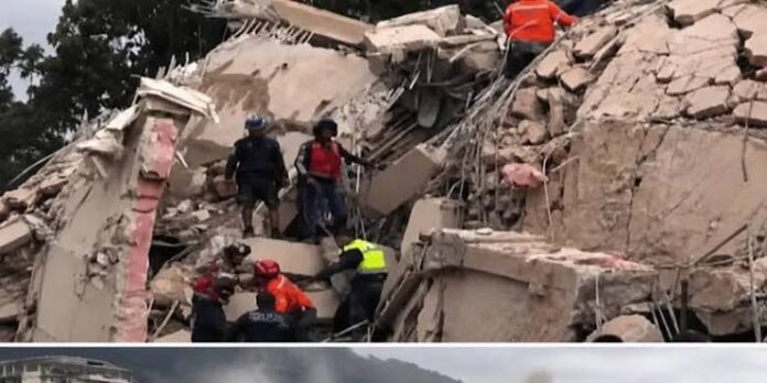 वेनेजुएला में 39 सेकेंड में भूकंप के 2 बड़े झटके:60 सेकेंड तक शहर हिलता रहा, अब तक 164 की मौत, 971 घायल वेनेजुएला में 39 सेकेंड में दो ताकतवर भूकंप से तबाही मच गई है। दक्षिण अमेरिकी देश वेनेजुएला में बुधवार शाम 6.04 बजे 7.2 और 6.05 बजे 7.5 तीव्रता के दो झटके आए। उस समय भारत में गुरुवार तड़के 3.34 और 3.35 बजे थे। लोगों ने बताया कि भूकंप के बाद 60 सेकेंड तक शहर हिलता रहा। 20 ऑफ्टरशॉक भी दर्ज किए गए हैं। न्यूज एजेंसी AP के मुताबिक अब तक 164 मौतों की पुष्टि हो चुकी है, जबकि 971 घायल हैं। ये भूकंप ऐसे दिन आए, जब पूरे देश में राष्ट्रीय अवकाश था। 1821 में स्पेन के खिलाफ आजादी की लड़ाई की ऐतिहासिक जीत की सालगिरह पर स्कूल और दफ्तर बंद थे। इसी वजह से ज्यादातर लोग अपने घरों में मौजूद थे। अमेरिकी जियोलॉजिकल सर्वे के मुताबिक, भूकंप से 10 हजार से ज्यादा लोगों के मारे जाने की 44% आशंका है। वहीं, 30% आशंका एक लाख लोगों के जान गंवाने की भी है। दोनों भूकंप राजधानी कराकस से करीब 290 किलोमीटर पश्चिम में आए। इससे कई शहरों में इमारतें गिर गईं या खतरनाक तरीके से झुक गईं। कराकस एयरपोर्ट की छत का कुछ हिस्सा गिर गया। इससे धूल का गुबार उठता दिखाई दिया।