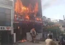 लखनऊ में बड़ा हादसा : कोचिंग में लगी भीषण आग…पहली मंजिल से कूदे स्टूडेंट…कई झुलसे लखनऊ में बड़ा हादसा : कोचिंग में लगी भीषण आग...पहली मंजिल से कूदे स्टूडेंट...कई झुलसे