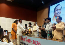 सरकारी योजना से बदली जिंदगीः मड़कम देवा ने झींगा पालन से लिखी सफलता की नई कहानी सरकारी योजना से बदली जिंदगीः मड़कम देवा ने झींगा पालन से लिखी सफलता की नई कहानी