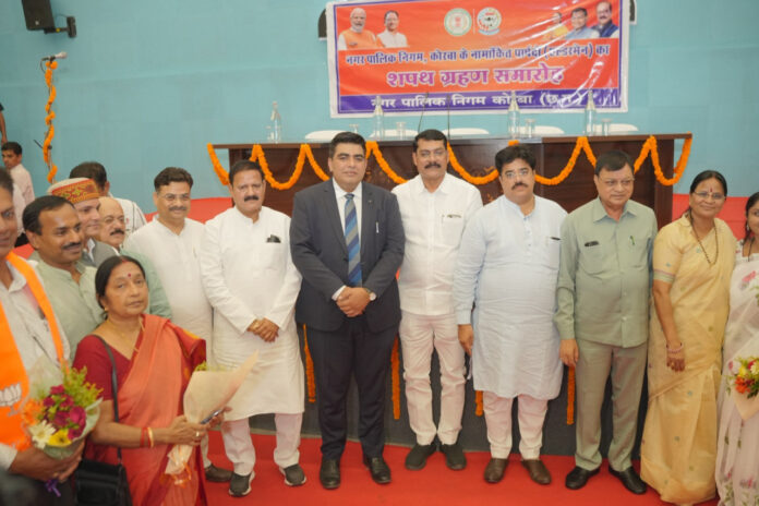 2 नगर निगम कोरबा में नए एल्डरमैन ने ली शपथ, कलेक्टर कुणाल दुदावत ने दिलाई शपथ