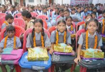 शिक्षा से बड़ा कोई धन नहीं, लक्ष्य निर्धारित कर मेहनत करें विद्यार्थी : मंत्री लखन लाल देवांगन शिक्षा से बड़ा कोई धन नहीं, लक्ष्य निर्धारित कर मेहनत करें विद्यार्थी : मंत्री लखन लाल देवांगन