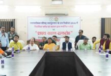जशपुर नगर पालिका के नवनिर्वाचित एवं मनोनीत पार्षदों ने ली पद एवं गोपनीयता की शपथ जशपुर नगर पालिका के नवनिर्वाचित एवं मनोनीत पार्षदों ने ली पद एवं गोपनीयता की शपथ