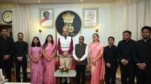 राज्यपाल से प्रशिक्षु डिप्टी कलेक्टरों ने की सौजन्य मुलाकात राज्यपाल से प्रशिक्षु डिप्टी कलेक्टरों ने की सौजन्य मुलाकात