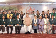 मुख्यमंत्री विष्णु देव साय ने एकलव्य के विद्यार्थियों का बढ़ाया उत्साह मुख्यमंत्री विष्णु देव साय ने एकलव्य के विद्यार्थियों का बढ़ाया उत्साह
