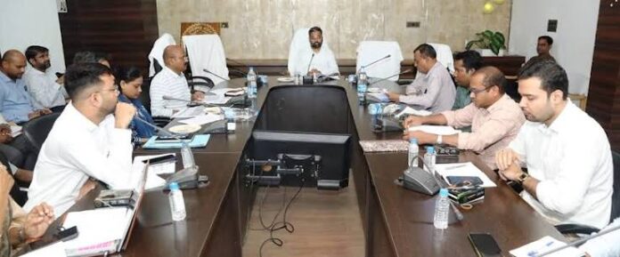 जिले में मलेरिया से हुई मौतों पर विभाग गंभीरता से संज्ञान लें, निचले स्तर पर नियमित स्वास्थ्य परीक्षण कराएं
