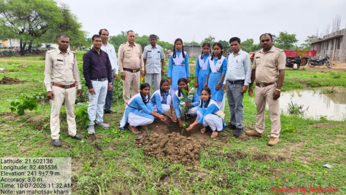 बलौदाबाजार वनमण्डल में 'युवान' कार्यक्रम के साथ मनाया गया वन महोत्सव