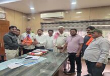 शहर से आने वाले नाले के पानी व जल भराव को लेकर मिले IAS आयुक्त बिलासपुर से शहर से आने वाले नाले के पानी व जल भराव को लेकर मिले IAS आयुक्त बिलासपुर से