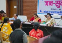 दुर्ग में महिला आयोग की जनसुनवाई : 27 प्रकरणों की सुनवाई, त्वरित कार्रवाई और विधिक सहायता पर जोर दुर्ग में महिला आयोग की जनसुनवाई : 27 प्रकरणों की सुनवाई, त्वरित कार्रवाई और विधिक सहायता पर जोर