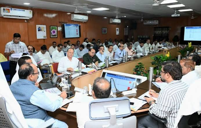 ashif उप मुख्यमंत्री अरुण साव ने विकास कार्यों और योजनाओं के क्रियान्वयन की समीक्षा की
