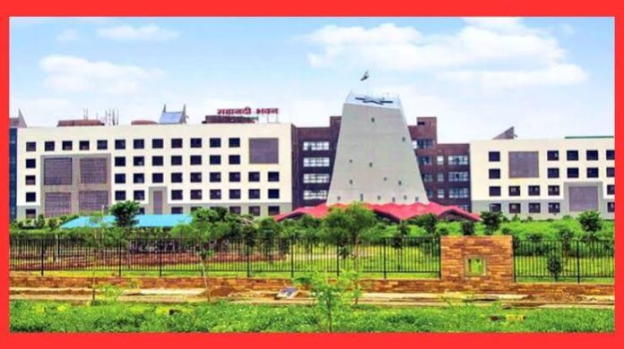 रायपुर : शिक्षा विभाग की तबादला सूची जारी, 700 शिक्षको के हुए ट्रांसफर, विभिन्न कारणों से 400 नाम रुके