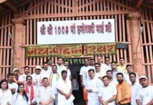 तिरंगा यात्रा के दूसरे दिवस माँ दंतेश्वरी की पूजा-अर्चना कर उप मुख्यमंत्री एवं वन मंत्री ने किया यात्रा का शुभारंभ तिरंगा यात्रा के दूसरे दिवस माँ दंतेश्वरी की पूजा-अर्चना कर उप मुख्यमंत्री एवं वन मंत्री ने किया यात्रा का शुभारंभ
