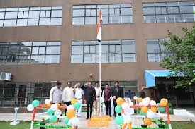 ashif इंद्रावती भवन में आयुक्त नगर तथा ग्राम निवेश अवनीश कुमार शरण ने किया ध्वजारोहण