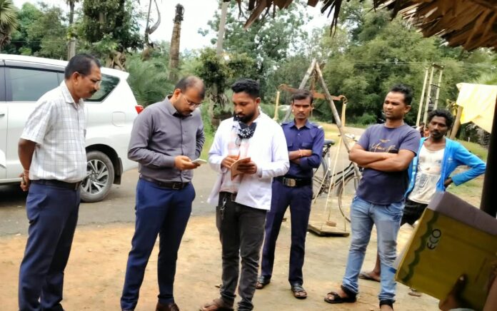 कलेक्टर ने परखी डिजिटल गिरदावरी और आयुष्मान शिविरों की जमीनी हकीकत