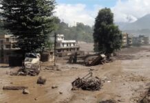 नेपाल में 48 घंटे के भीतर दूसरा जल-विस्फोट…फट गया पानी से लबालब भरा बांध, फिर भयानक सैलाब का खतरा नेपाल में 48 घंटे के भीतर दूसरा जल-विस्फोट...फट गया पानी से लबालब भरा बांध, फिर भयानक सैलाब का खतरा