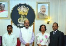 राज्यपाल डेका को लोक सेवा आयोग की अध्यक्ष शांडिल्य ने वार्षिक प्रतिवेदन सौंपा Public Service Commission Chairperson Shandilya submitted the annual report to Governor Deka.