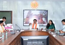 उप मुख्यमंत्री एवं कवर्धा विधायक विजय शर्मा ने गौसेवकों एवं अधिकारियों की ली बैठक उप मुख्यमंत्री एवं कवर्धा विधायक विजय शर्मा ने गौसेवकों एवं अधिकारियों की ली बैठक