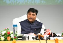 वन एवं जलवायु परिवर्तन मंत्री केदार कश्यप की पत्रवार्ता वन एवं जलवायु परिवर्तन मंत्री केदार कश्यप की पत्रवार्ता
