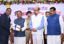 AI के युग में शिक्षक बनें विद्यार्थियों के मार्गदर्शक, तकनीक के विवेकपूर्ण उपयोग की दें सीख : राज्यपाल डेका AI के युग में शिक्षक बनें विद्यार्थियों के मार्गदर्शक, तकनीक के विवेकपूर्ण उपयोग की दें सीख : राज्यपाल डेका