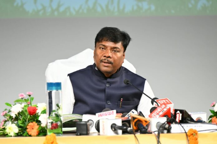 वन एवं जलवायु परिवर्तन मंत्री केदार कश्यप की पत्रवार्ता