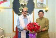 राज्यपाल रमेन डेका से मंत्री टंकराम वर्मा ने की सौजन्य भेंट राज्यपाल रमेन डेका से मंत्री टंकराम वर्मा ने की सौजन्य भेंट