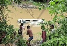 MP में उफनते नाले में बही कार, हादसे में 8 की मौत…ओडिशा के 7 MP में उफनते नाले में बही कार, हादसे में 8 की मौत...ओडिशा के 7