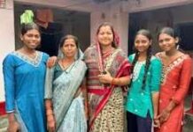 मंत्री लक्ष्मी राजवाड़े पहुंचीं ग्राम कुंजनगर, महिलाओं से किया आत्मीय संवाद मंत्री लक्ष्मी राजवाड़े पहुंचीं ग्राम कुंजनगर, महिलाओं से किया आत्मीय संवाद
