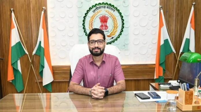 महासमुंद : कलेक्टर लंगेह ने समय सीमा की बैठक में की विभागीय कार्यों की समीक्षा