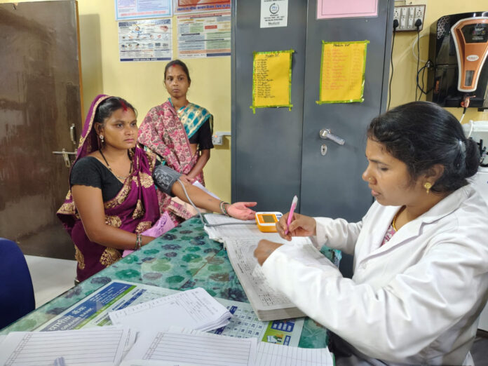 सुरक्षित मातृत्व के लिए सूरजपुर में 1,180 गर्भवती महिलाओं की जांच