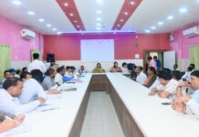 जनहित के कार्यों को प्राथमिकता देते हुए मंत्री लक्ष्मी राजवाड़े ने ओड़गी में विकास कार्यों की समीक्षा की जनहित के कार्यों को प्राथमिकता देते हुए मंत्री लक्ष्मी राजवाड़े ने ओड़गी में विकास कार्यों की समीक्षा की