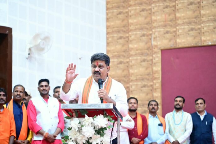 ashif copy छत्तीसगढ़ प्रदेश लोक कलाकार कल्याण संघ के शपथ ग्रहण समारोह में उप मुख्यमंत्री विजय शर्मा हुए शामिल