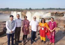 चित्रकोट की खूबसूरती और बस्तर की लोक-संस्कृति ने मोहा देशभर से आए अधिकारियों का मन चित्रकोट की खूबसूरती और बस्तर की लोक-संस्कृति ने मोहा देशभर से आए अधिकारियों का मन