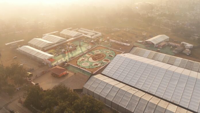 2 बस्तर के लालबाग में वनोपज से सजी 20,700 वर्गफीट की भव्य रंगोली ने रचा विश्व रिकॉर्ड, राष्ट्रपति द्रौपदी मुर्मु ने किया अवलोकन